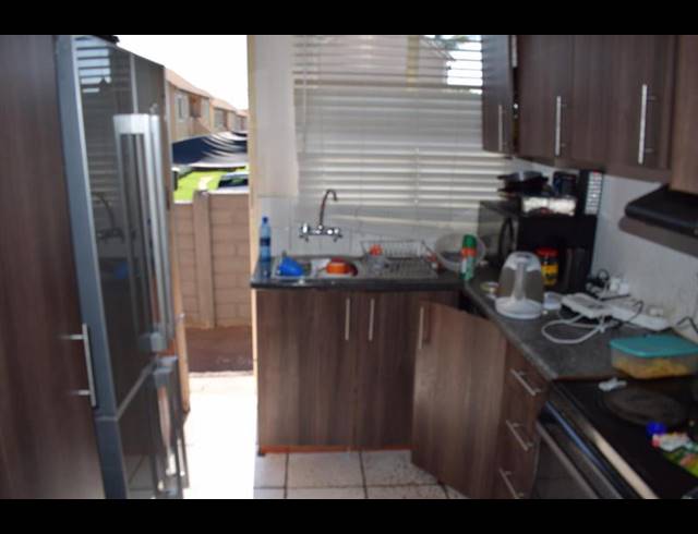 2 BEDROOM TOWNHOUSE FOR SALE IN KEW